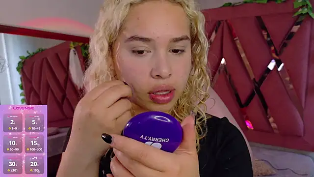 Snapshot of Haelycute chatting on 10, 11, 2025 Haelycute online show from 10, 11, 2025