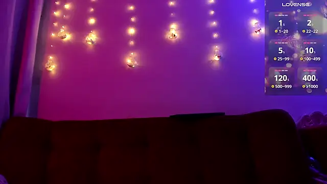 Snapshot of ohpetitemuse chatting on 14, 11, 2025 ohpetitemuse online show from 14, 11, 2025