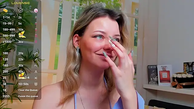 pretty little thing online show from 31, 1, 2025