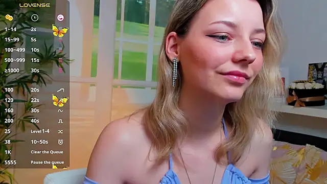 pretty little thing online show from 31, 1, 2025