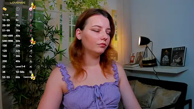 pretty little thing online show from 20, 11, 2025