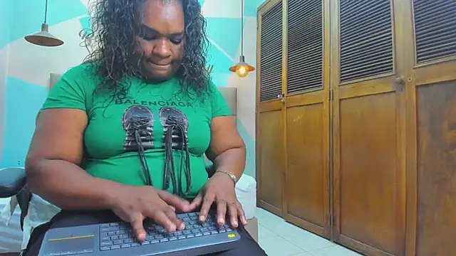 lilybaudyn  online show from 24, 1, 2025