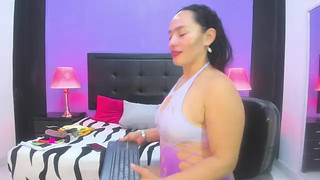 MaduraLuciana online show from 10, 1, 2025