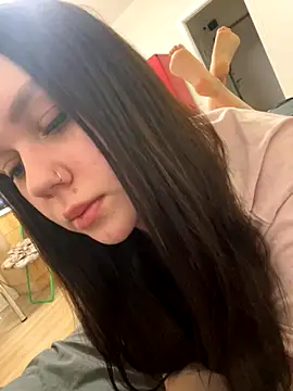 Snapshot of Marylallka5 chatting on 1, 12, 2025 Marylallka5 online show from 1, 12, 2025