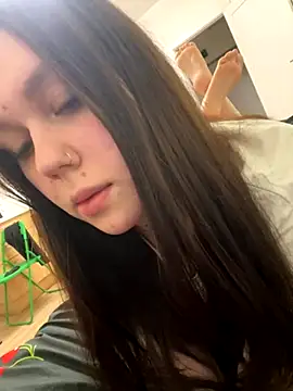 Snapshot of Marylallka5 chatting on 5, 12, 2025 Marylallka5 online show from 5, 12, 2025