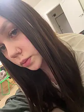 Snapshot of Marylallka5 chatting on 14, 12, 2025 Marylallka5 online show from 14, 12, 2025