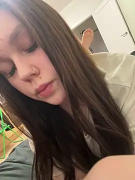 Snapshot of Marylallka5 chatting on 16, 12, 2025 Marylallka5 online show from 16, 12, 2025