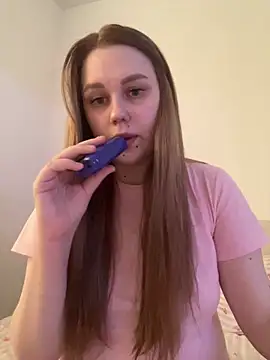 Snapshot of Marylallka5 chatting on 5, 7, 2026 Marylallka5 online show from 5, 7, 2026