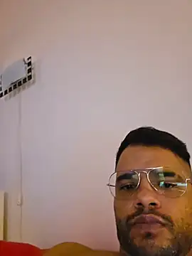 Snapshot of Macholatino8611 chatting on 8, 11, 2025 Macholatino8611 online show from 8, 11, 2025