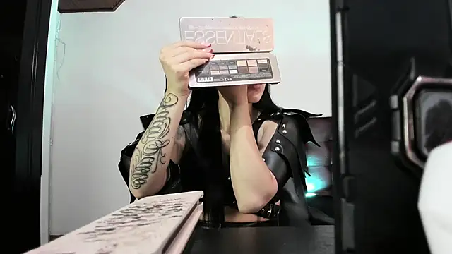 Snapshot of MistressVenena chatting on 16, 10, 2025 MistressVenena online show from 16, 10, 2025