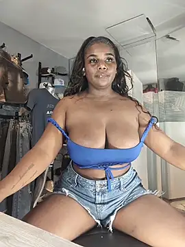 Snapshot of MAREIA_25 chatting on 5, 12, 2025 MAREIA 25 online show from 5, 12, 2025