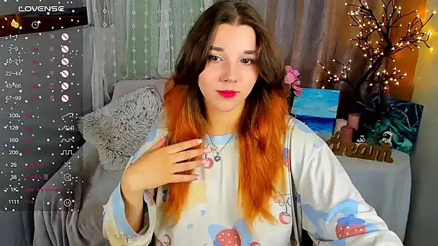 Snapshot of PenelopeOneGrey chatting on 8, 9, 2025 PenelopeOneGrey online show from 8, 9, 2025