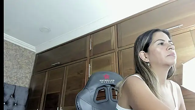 Snapshot of stella_xue chatting on 6, 1, 2025 stella xue online show from 6, 1, 2025