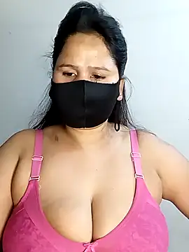 Snapshot of Tishani chatting on 17, 12, 2024 Tishani online show from 17, 12, 2024
