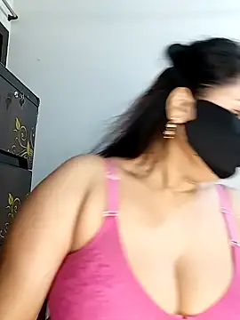 Snapshot of Tishani chatting on 8, 1, 2025 Tishani online show from 8, 1, 2025