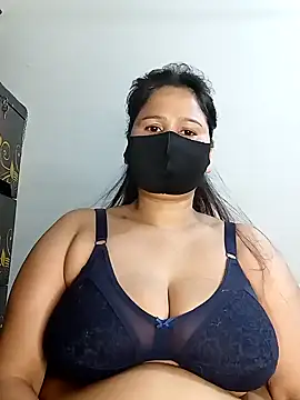 Snapshot of Tishani chatting on 19, 1, 2025 Tishani online show from 19, 1, 2025