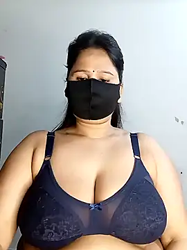 Snapshot of Tishani chatting on 22, 1, 2025 Tishani online show from 22, 1, 2025