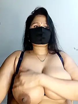 Snapshot of Tishani chatting on 10, 2, 2025 Tishani online show from 10, 2, 2025