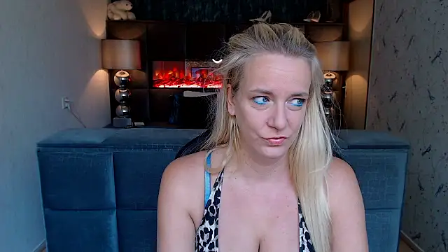 Snapshot of Wendysexyx chatting on 10, 9, 2025 Wendysexyx online show from 10, 9, 2025