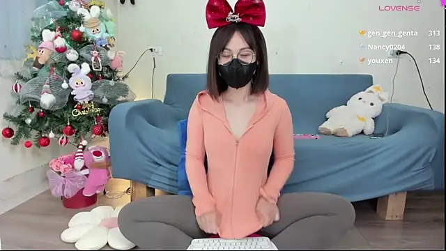 Snapshot of Baby_Claraa chatting on 15, 12, 2024 Baby Claraa online show from 15, 12, 2024