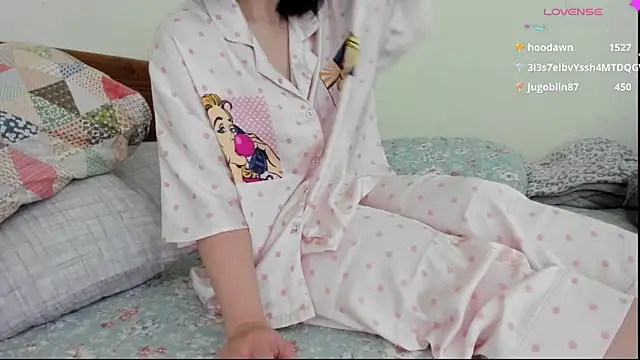Snapshot of Baby_Claraa chatting on 5, 1, 2025 Baby Claraa online show from 5, 1, 2025