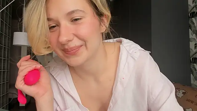 Lilith lutherlow online show from 15, 3, 2026