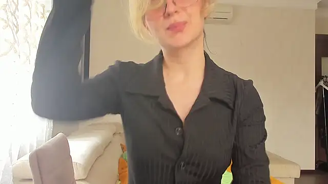 Lilith lutherlow online show from 31, 5, 2026