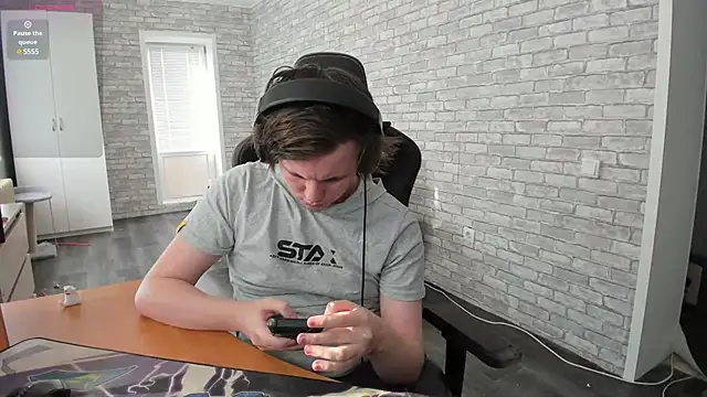 iliaskrislove online show from 28, 2, 2025