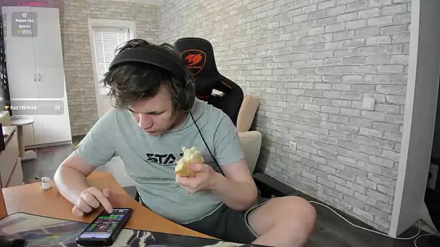iliaskrislove online show from 2, 3, 2025