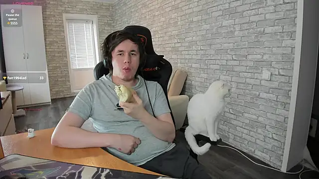 iliaskrislove online show from 2, 3, 2025