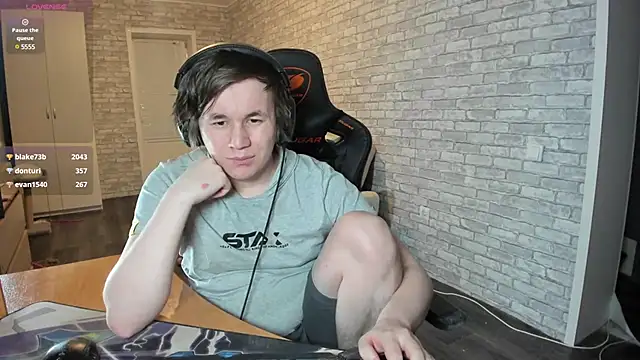 iliaskrislove online show from 4, 3, 2025
