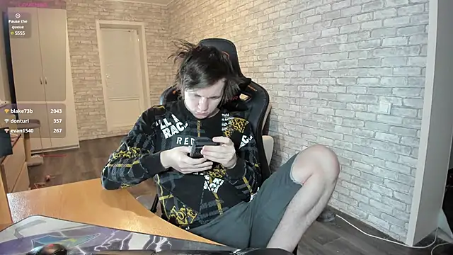 iliaskrislove online show from 8, 3, 2025