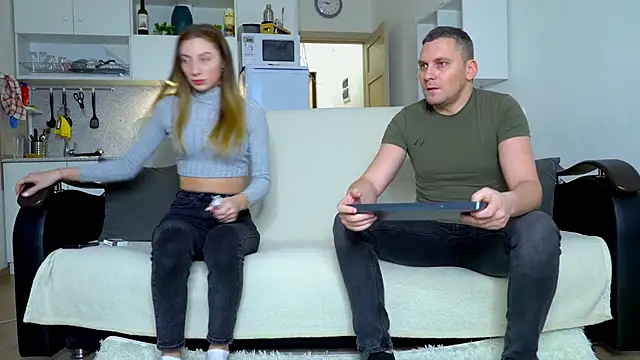 Snapshot of littlesweettifany chatting on 4, 12, 2025 littlesweettifany online show from 4, 12, 2025