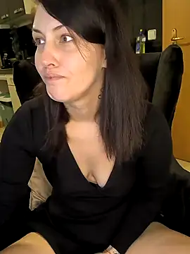 Snapshot of Linalicious chatting on 3, 12, 2024 Linalicious online show from 3, 12, 2024