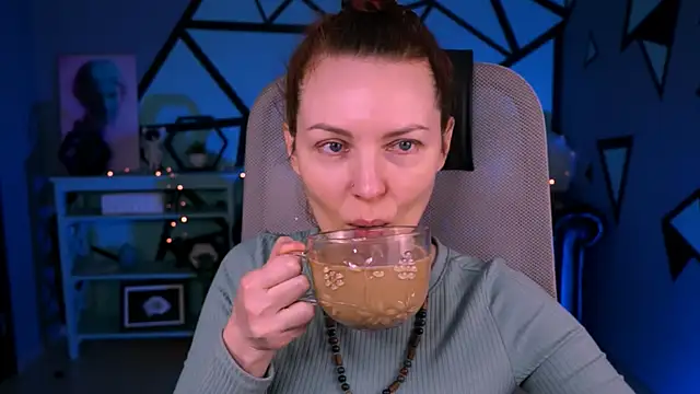 VandaRossi online show from 19, 3, 2025