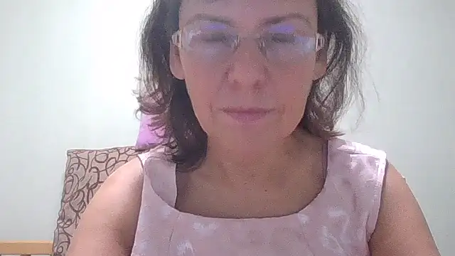 Snapshot of HollyJewel chatting on 13, 10, 2025 HollyJewel online show from 13, 10, 2025