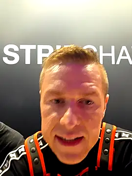 Snapshot of Fuc71 chatting on 28, 9, 2025 Fuc71 online show from 28, 9, 2025