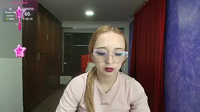 Snapshot of Liaroberts1 chatting on 28, 12, 2024 Liaroberts1 online show from 28, 12, 2024