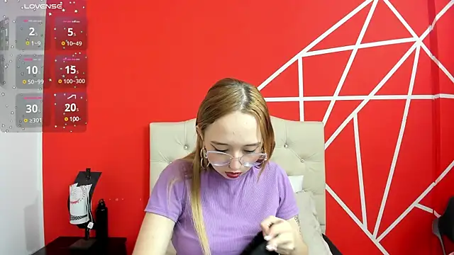 Snapshot of Liaroberts1 chatting on 8, 1, 2025 Liaroberts1 online show from 8, 1, 2025