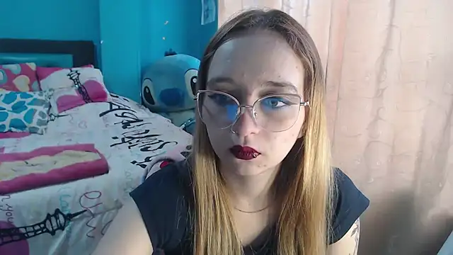 Snapshot of Liaroberts1 chatting on 14, 2, 2025 Liaroberts1 online show from 14, 2, 2025