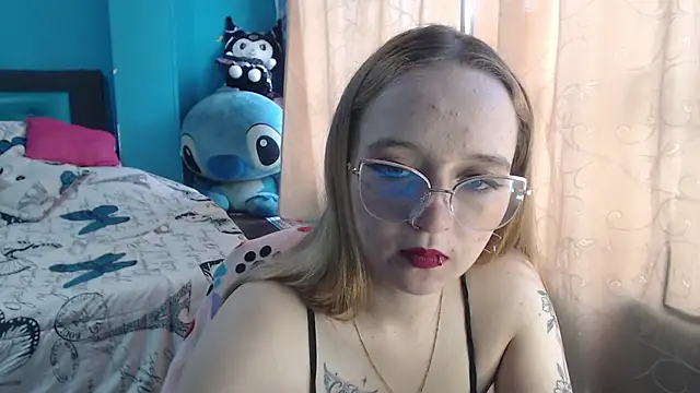 Snapshot of Liaroberts1 chatting on 11, 3, 2025 Liaroberts1 online show from 11, 3, 2025
