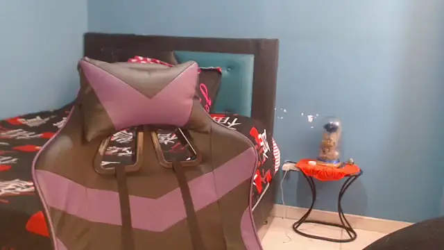 Liaroberts1 online show from 5, 1, 2026