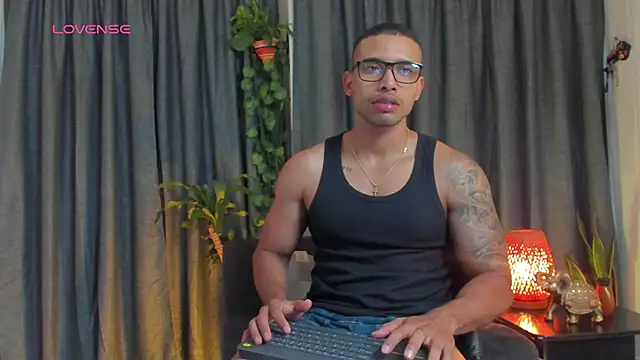 Snapshot of LincomAmith chatting on 18, 9, 2025 LincomAmith online show from 18, 9, 2025