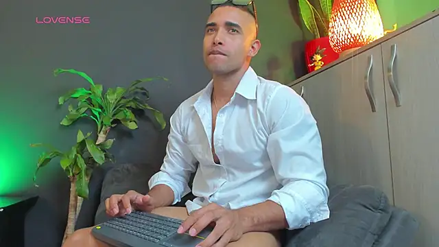 Snapshot of LincomAmith chatting on 27, 9, 2025 LincomAmith online show from 27, 9, 2025