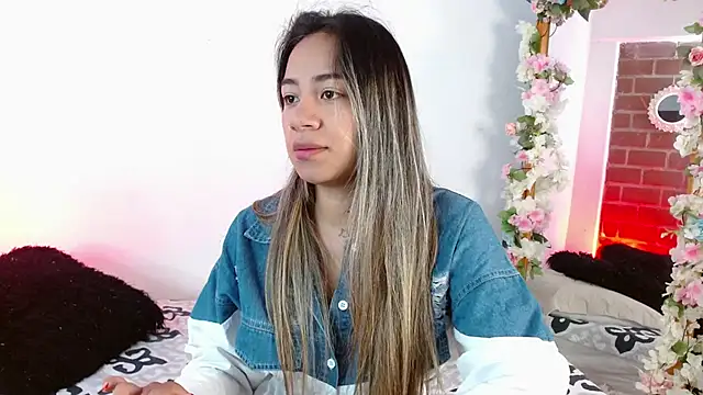 Jules n Gia online show from 18, 12, 2024