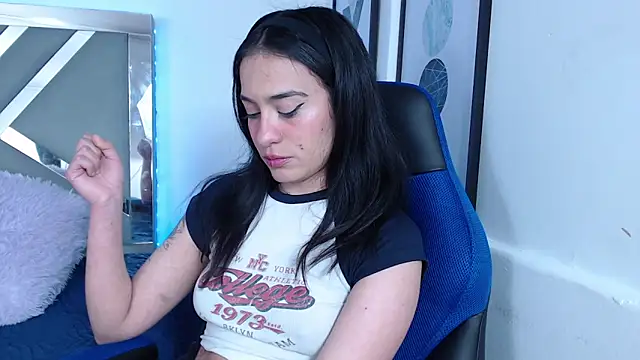 Snapshot of ZaraDames_ chatting on 17, 12, 2024 ZaraDames online show from 17, 12, 2024