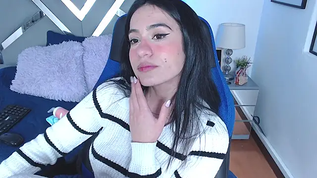 Snapshot of ZaraDames_ chatting on 18, 12, 2024 ZaraDames online show from 18, 12, 2024