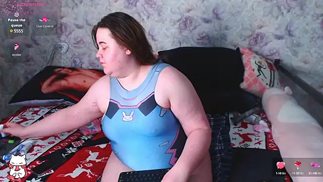 Estelle Hicks online show from 1, 2, 2025