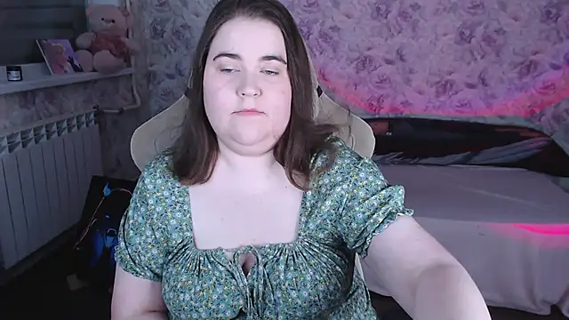 Estelle Hicks online show from 7, 5, 2026