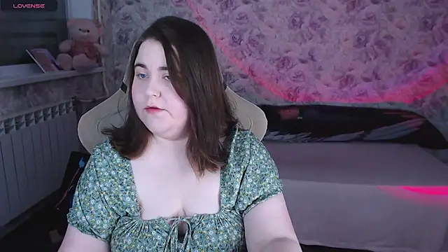 Estelle Hicks online show from 10, 5, 2026